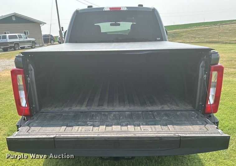 image for item DX3484 2023 Ford F250 Super Duty XLT Crew Cab pickup truck