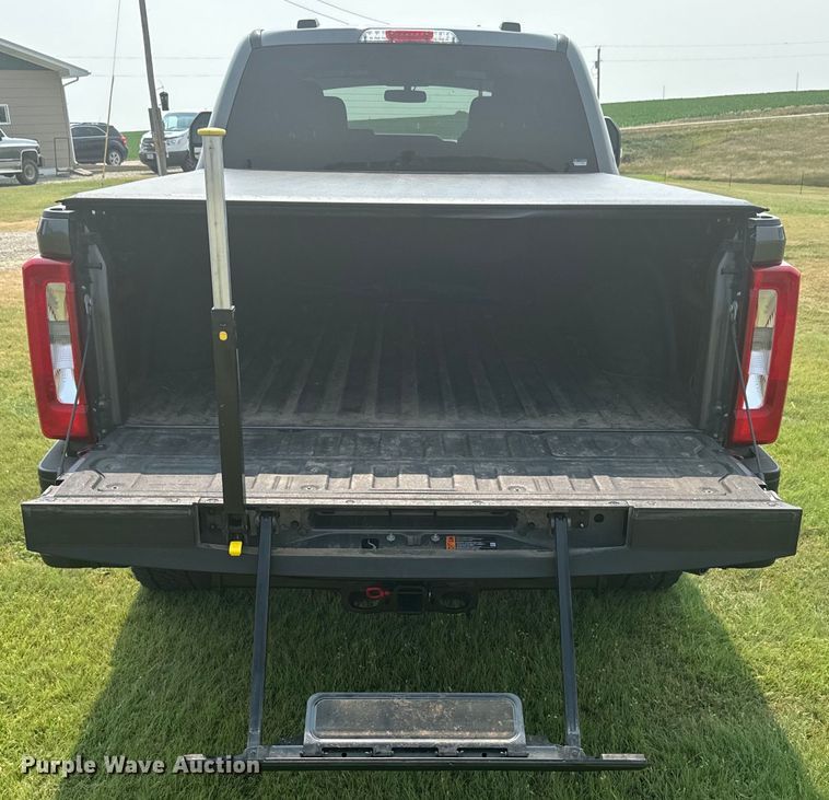 image for item DX3484 2023 Ford F250 Super Duty XLT Crew Cab pickup truck