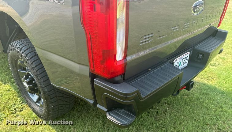 image for item DX3484 2023 Ford F250 Super Duty XLT Crew Cab pickup truck