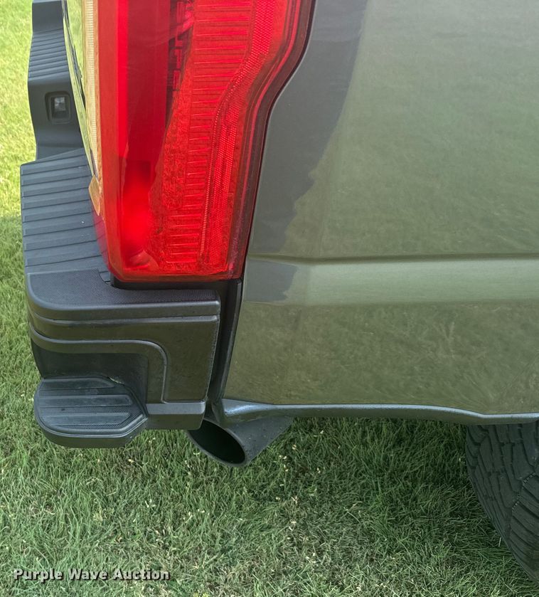 image for item DX3484 2023 Ford F250 Super Duty XLT Crew Cab pickup truck