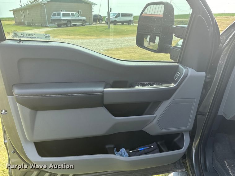 image for item DX3484 2023 Ford F250 Super Duty XLT Crew Cab pickup truck