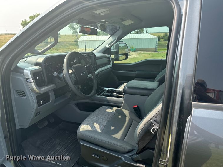 image for item DX3484 2023 Ford F250 Super Duty XLT Crew Cab pickup truck