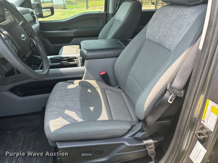 image for item DX3484 2023 Ford F250 Super Duty XLT Crew Cab pickup truck