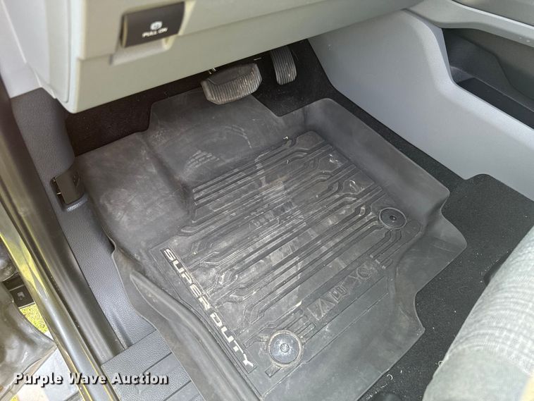 image for item DX3484 2023 Ford F250 Super Duty XLT Crew Cab pickup truck