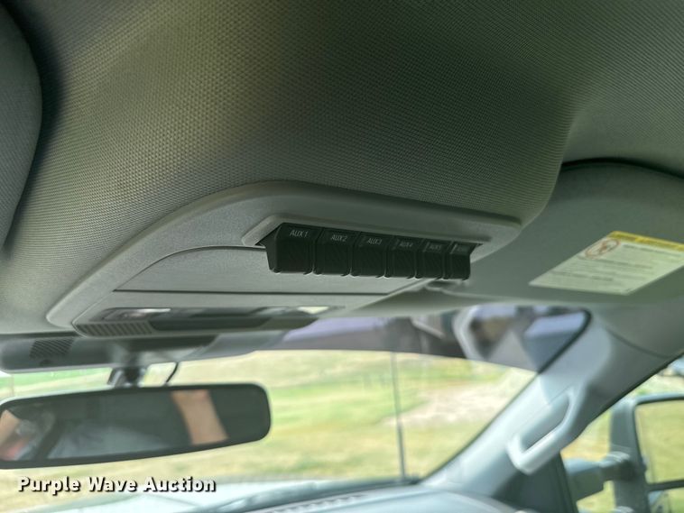 image for item DX3484 2023 Ford F250 Super Duty XLT Crew Cab pickup truck