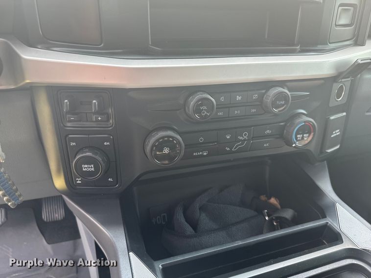 image for item DX3484 2023 Ford F250 Super Duty XLT Crew Cab pickup truck