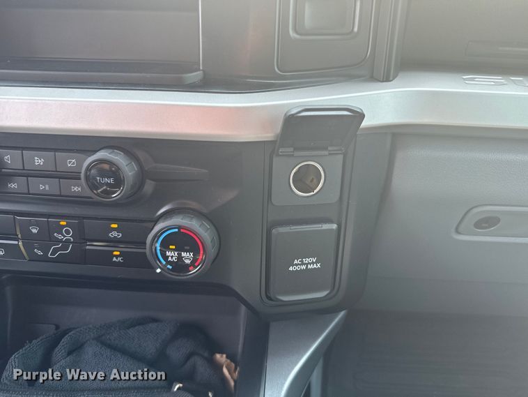 image for item DX3484 2023 Ford F250 Super Duty XLT Crew Cab pickup truck