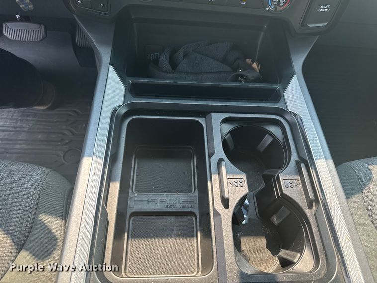 image for item DX3484 2023 Ford F250 Super Duty XLT Crew Cab pickup truck