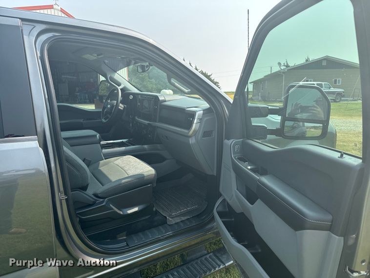 image for item DX3484 2023 Ford F250 Super Duty XLT Crew Cab pickup truck