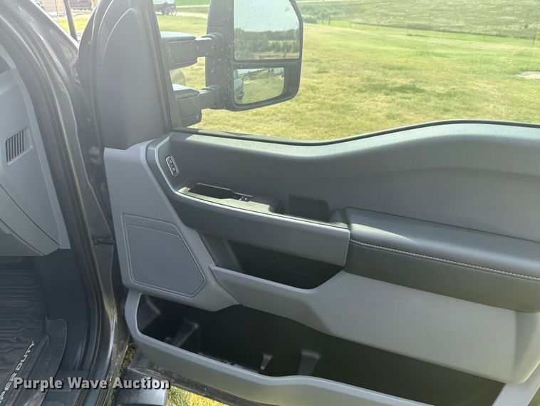 image for item DX3484 2023 Ford F250 Super Duty XLT Crew Cab pickup truck