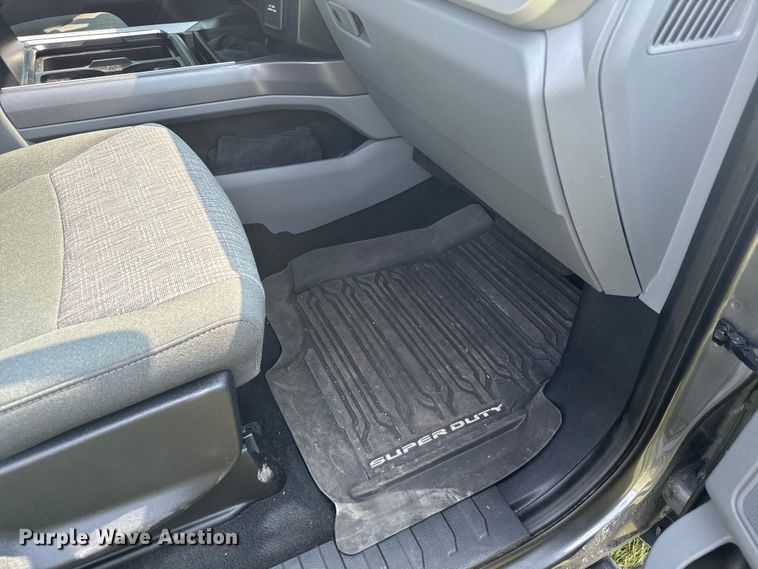 image for item DX3484 2023 Ford F250 Super Duty XLT Crew Cab pickup truck