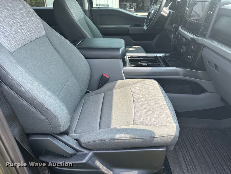 image for item DX3484 2023 Ford F250 Super Duty XLT Crew Cab pickup truck