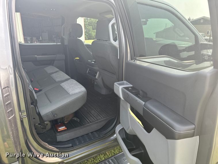 image for item DX3484 2023 Ford F250 Super Duty XLT Crew Cab pickup truck