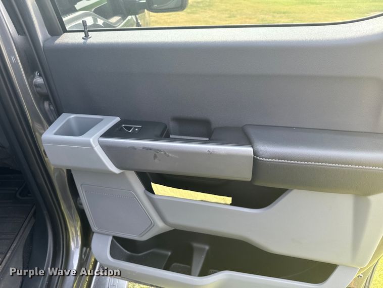 image for item DX3484 2023 Ford F250 Super Duty XLT Crew Cab pickup truck