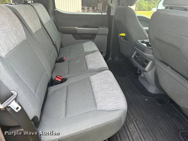 image for item DX3484 2023 Ford F250 Super Duty XLT Crew Cab pickup truck