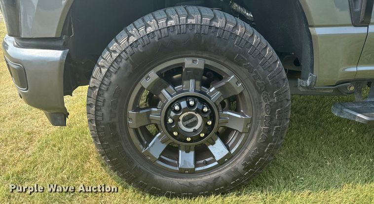 image for item DX3484 2023 Ford F250 Super Duty XLT Crew Cab pickup truck