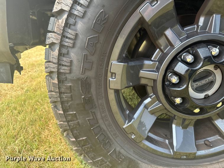 image for item DX3484 2023 Ford F250 Super Duty XLT Crew Cab pickup truck