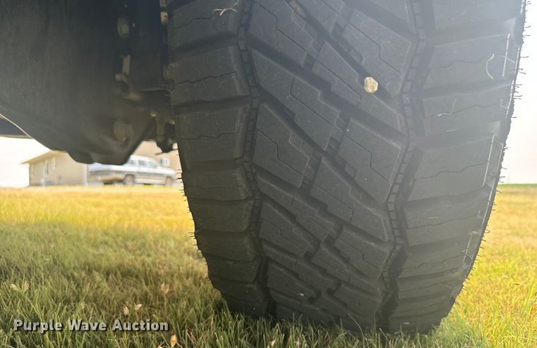 image for item DX3484 2023 Ford F250 Super Duty XLT Crew Cab pickup truck