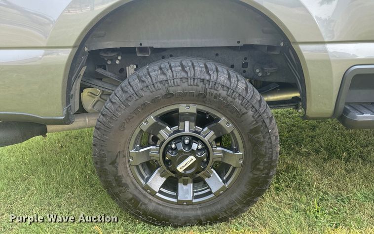 image for item DX3484 2023 Ford F250 Super Duty XLT Crew Cab pickup truck