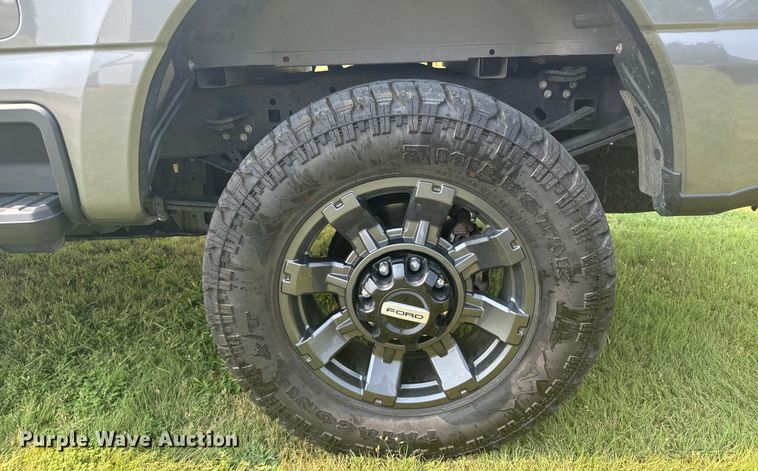 image for item DX3484 2023 Ford F250 Super Duty XLT Crew Cab pickup truck