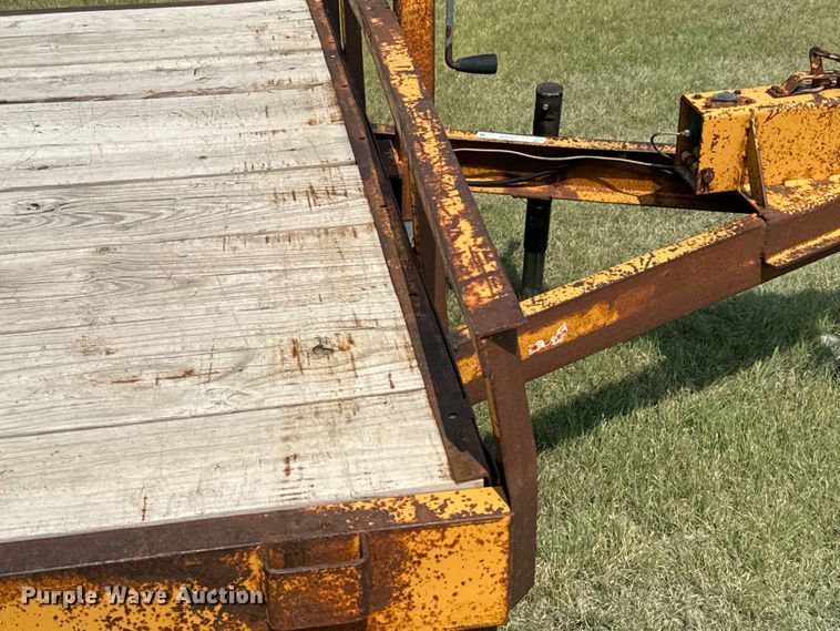 image for item DX3496 2000 H&H utility trailer