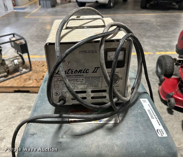 image for item DX3508 Speed Scrub 3301 floor scrubber