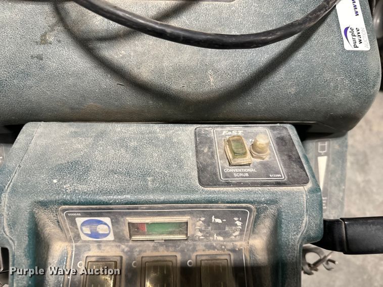 image for item DX3508 Speed Scrub 3301 floor scrubber