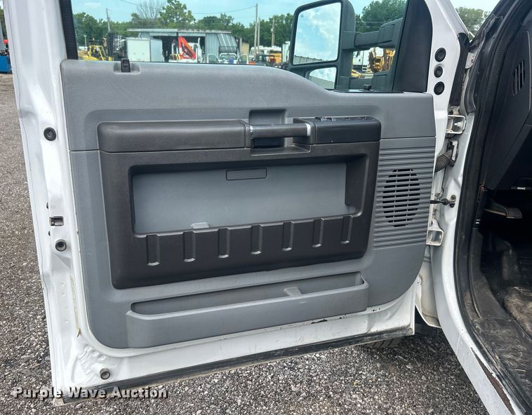 image for item EG0808 2012 Ford F550 Super Duty  Crew Cab flatbed truck