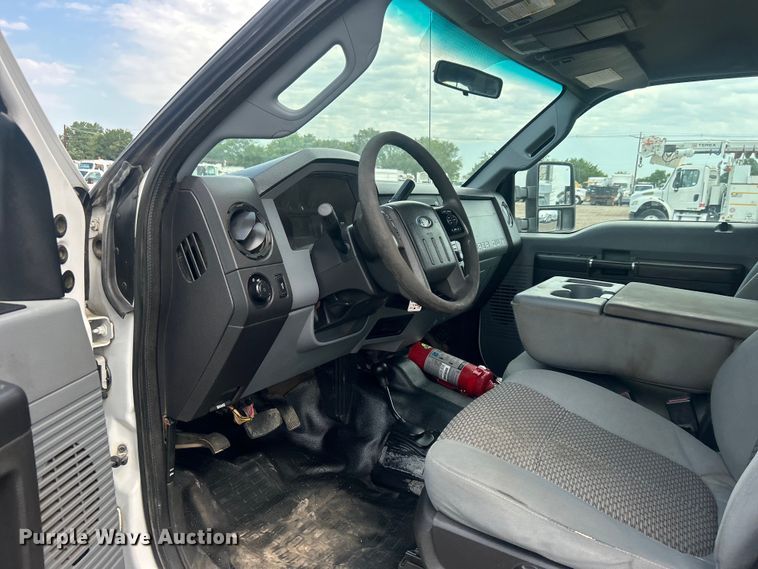 image for item EG0808 2012 Ford F550 Super Duty  Crew Cab flatbed truck