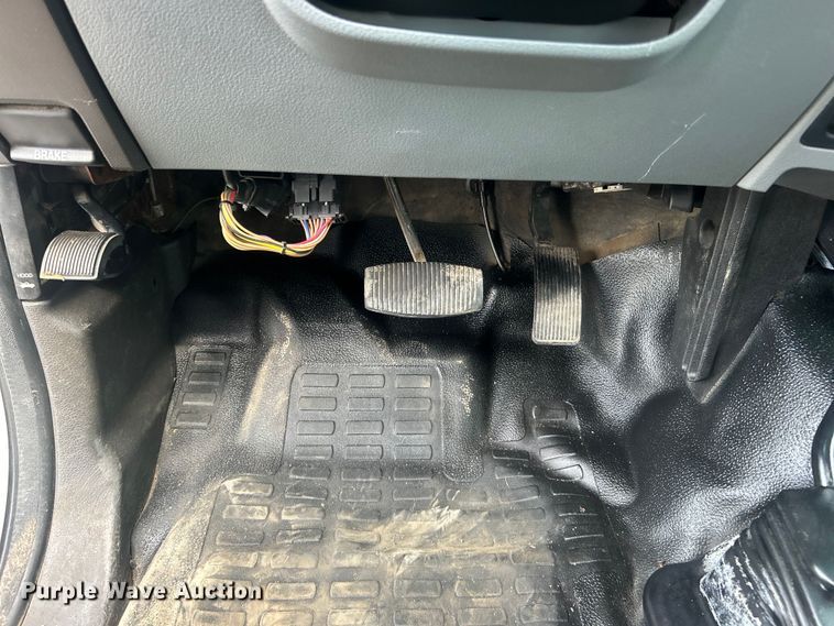 image for item EG0808 2012 Ford F550 Super Duty  Crew Cab flatbed truck