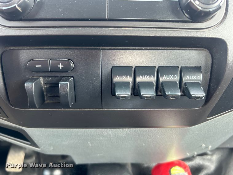 image for item EG0808 2012 Ford F550 Super Duty  Crew Cab flatbed truck