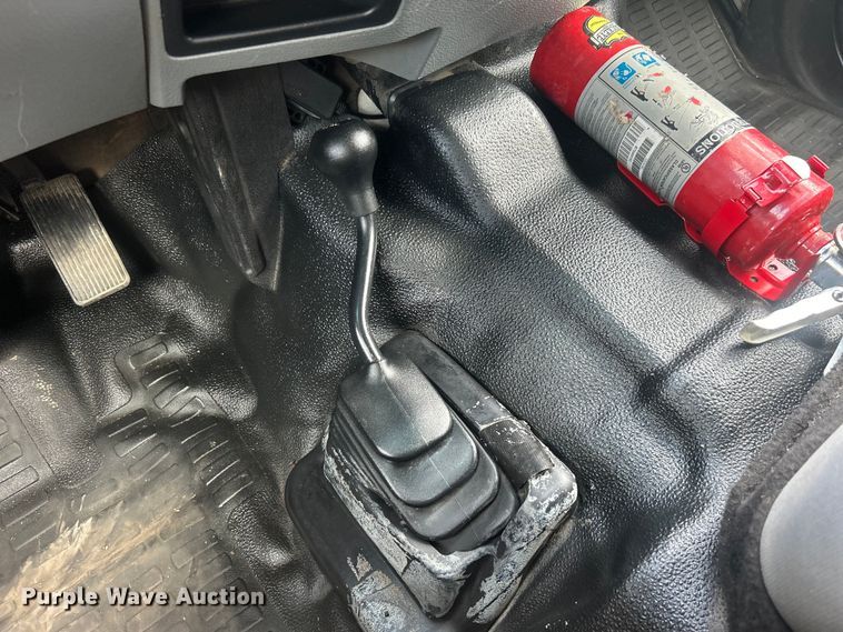 image for item EG0808 2012 Ford F550 Super Duty  Crew Cab flatbed truck