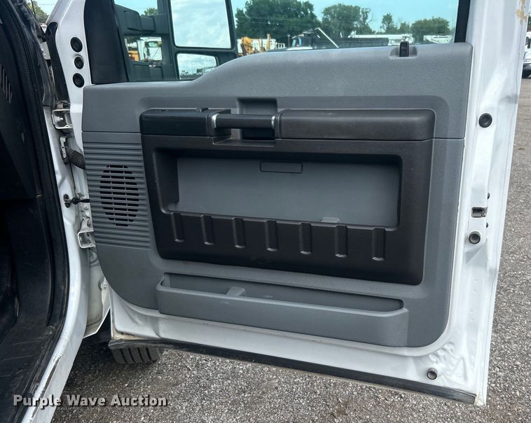 image for item EG0808 2012 Ford F550 Super Duty  Crew Cab flatbed truck