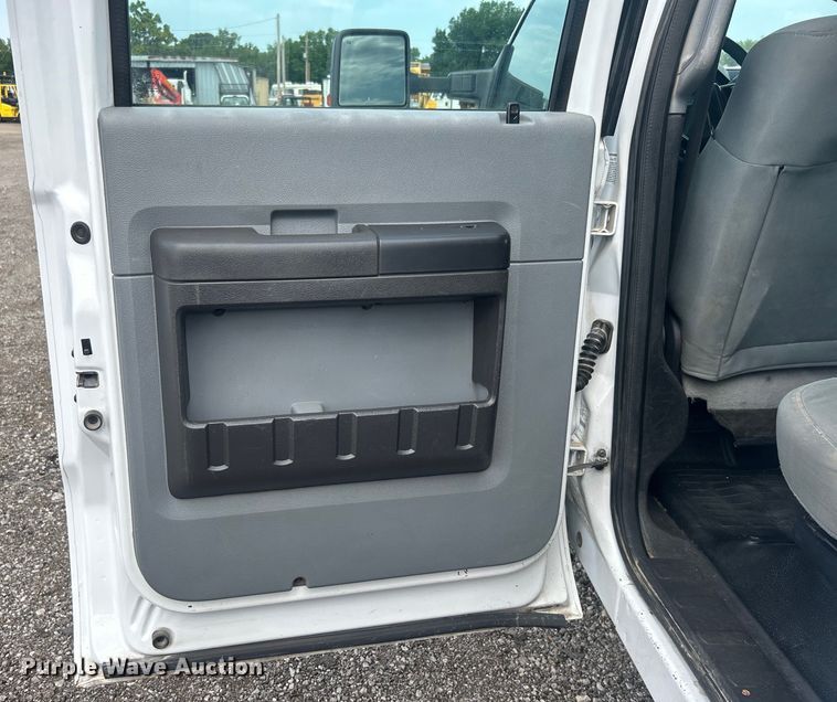 image for item EG0808 2012 Ford F550 Super Duty  Crew Cab flatbed truck