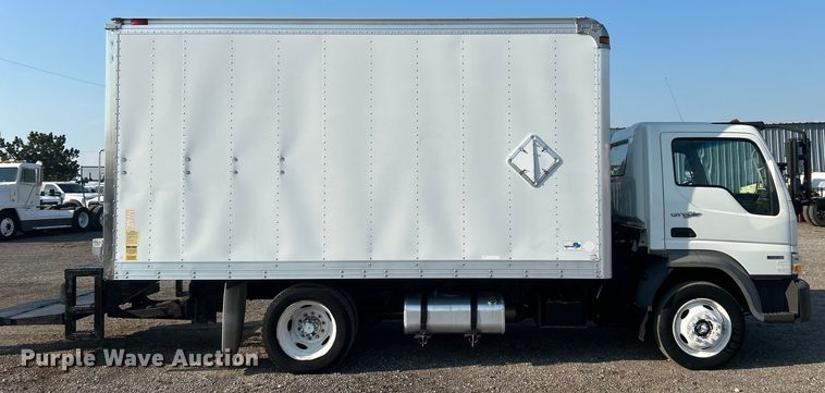 image for item EG0814 2010 International CF600 box truck