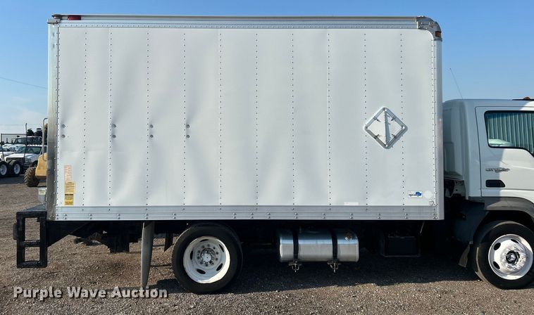 image for item EG0814 2010 International CF600 box truck