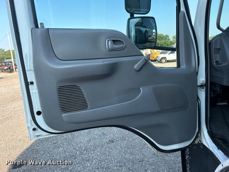 image for item EG0814 2010 International CF600 box truck