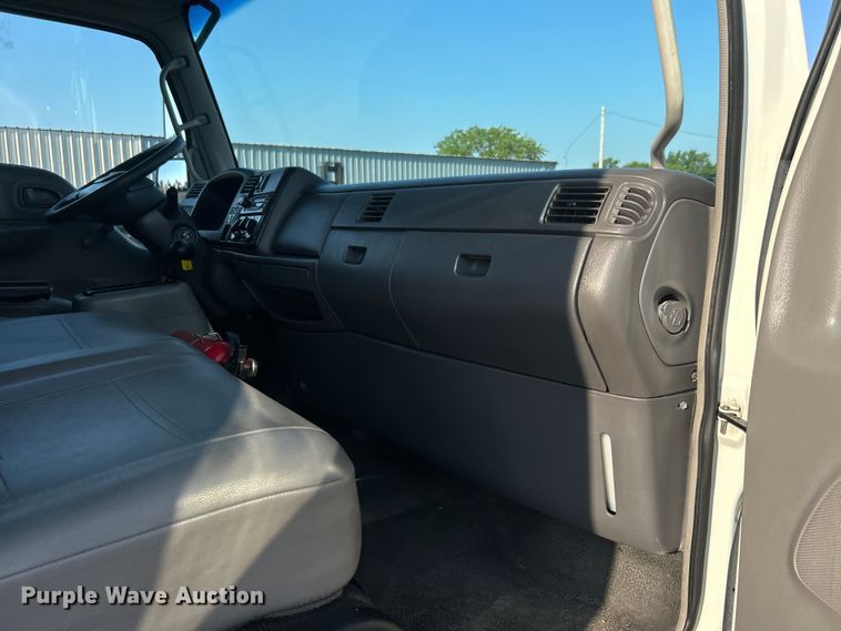 image for item EG0814 2010 International CF600 box truck