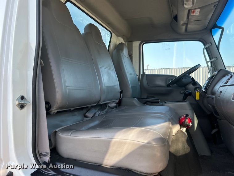 image for item EG0814 2010 International CF600 box truck