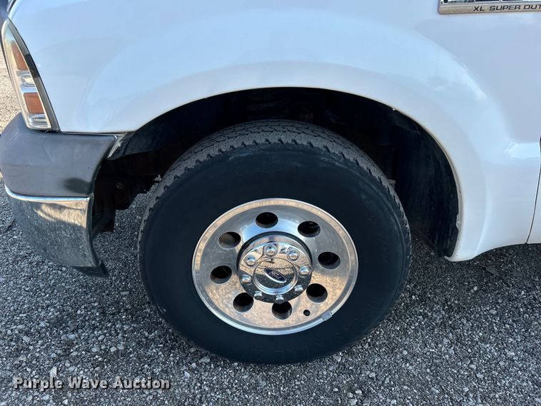 image for item EG0815 2005 Ford F250 Super Duty  pickup truck