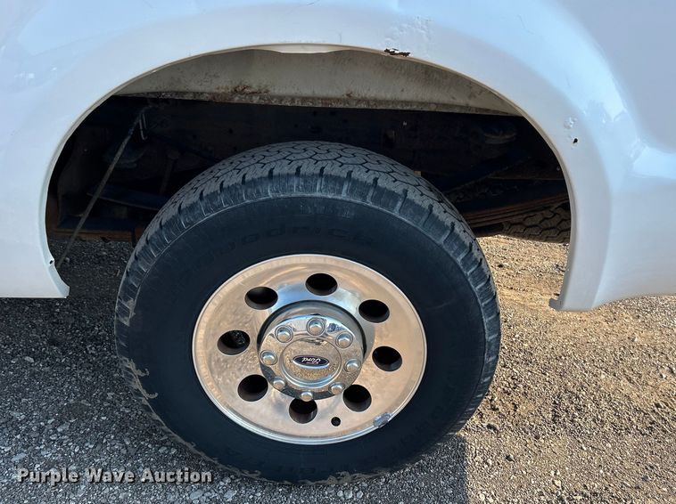 image for item EG0815 2005 Ford F250 Super Duty  pickup truck