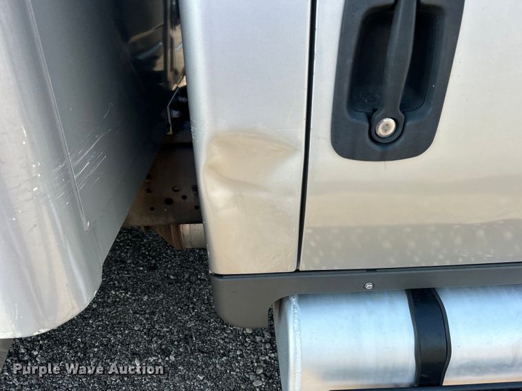 image for item EG0816 2014 International  TerraStar delivery truck