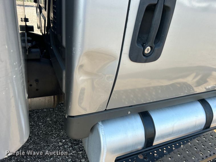 image for item EG0816 2014 International  TerraStar delivery truck