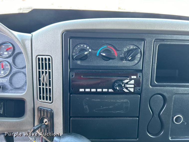 image for item EG0816 2014 International  TerraStar delivery truck