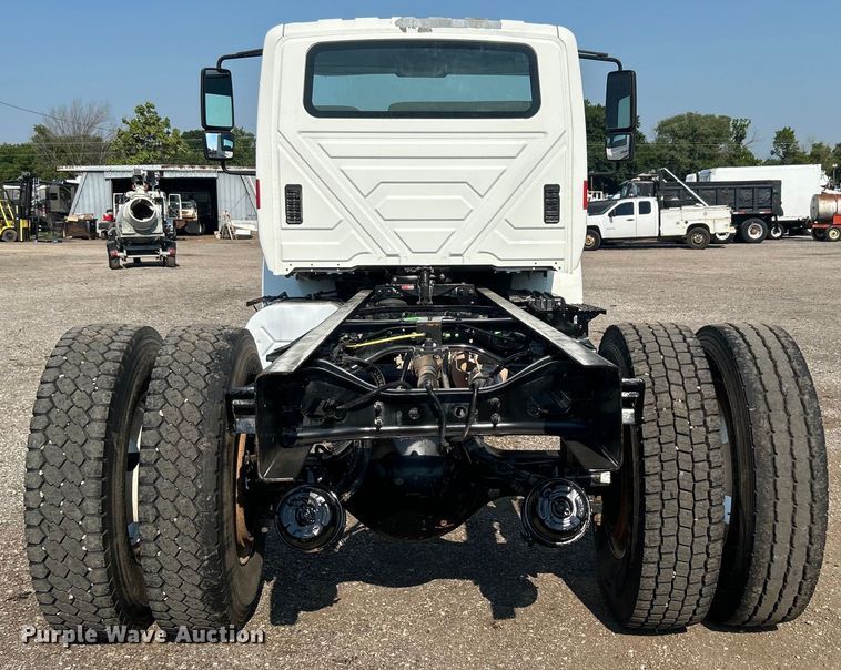 image for item EG0818 2013 International  DuraStar 4000 truck cab and chassis