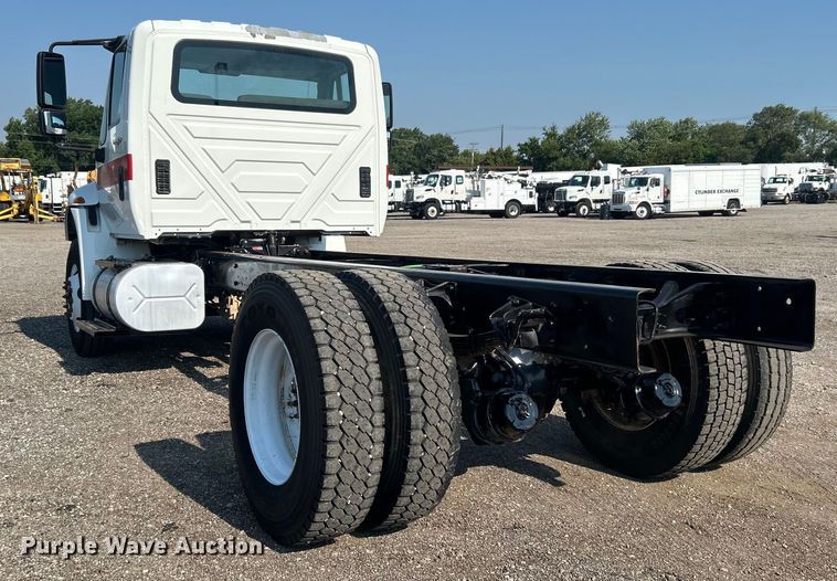 image for item EG0818 2013 International  DuraStar 4000 truck cab and chassis