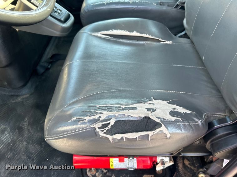 image for item EG0818 2013 International  DuraStar 4000 truck cab and chassis