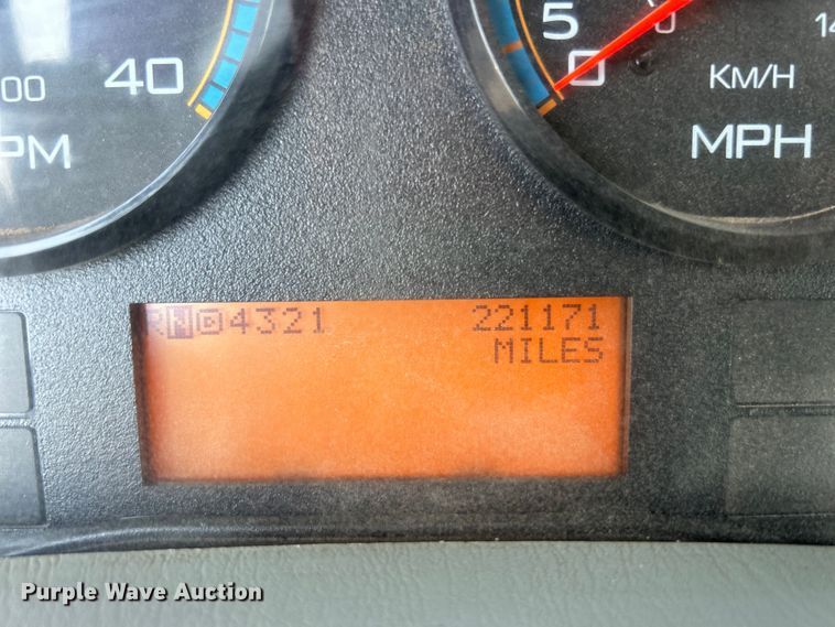 image for item EG0818 2013 International  DuraStar 4000 truck cab and chassis