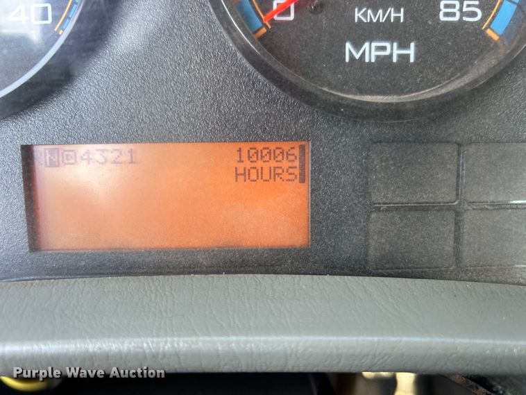 image for item EG0818 2013 International  DuraStar 4000 truck cab and chassis