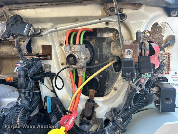 image for item EG0818 2013 International  DuraStar 4000 truck cab and chassis